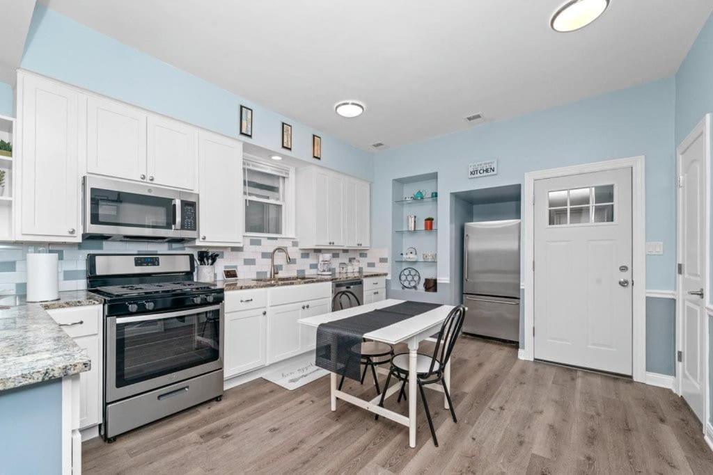 Cozy, Top-Floor 3Br Loft With Balcony In West Town Чикаго Екстериор снимка
