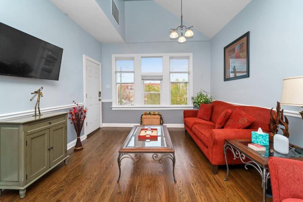 Cozy, Top-Floor 3Br Loft With Balcony In West Town Чикаго Екстериор снимка